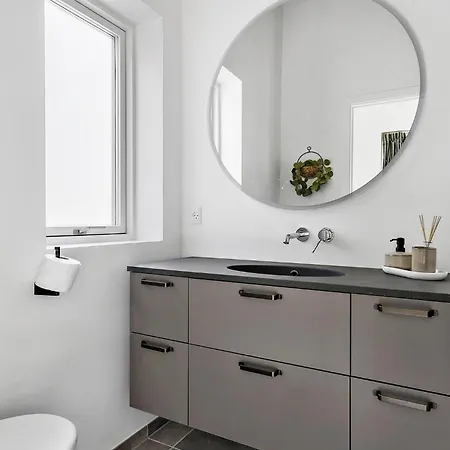 4 Bedroom Front In *