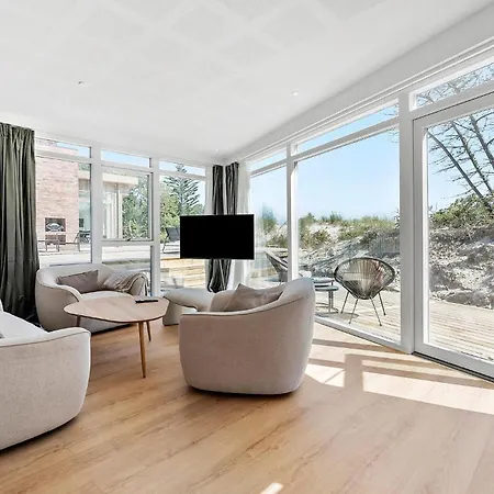 Hébergement de vacances 4 Bedroom Front In *